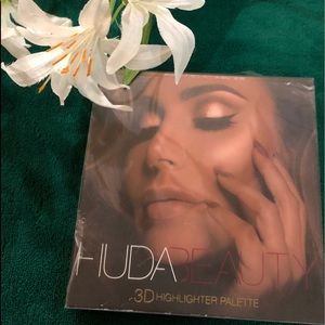 Huda Beauty 3D Highlighter Palette